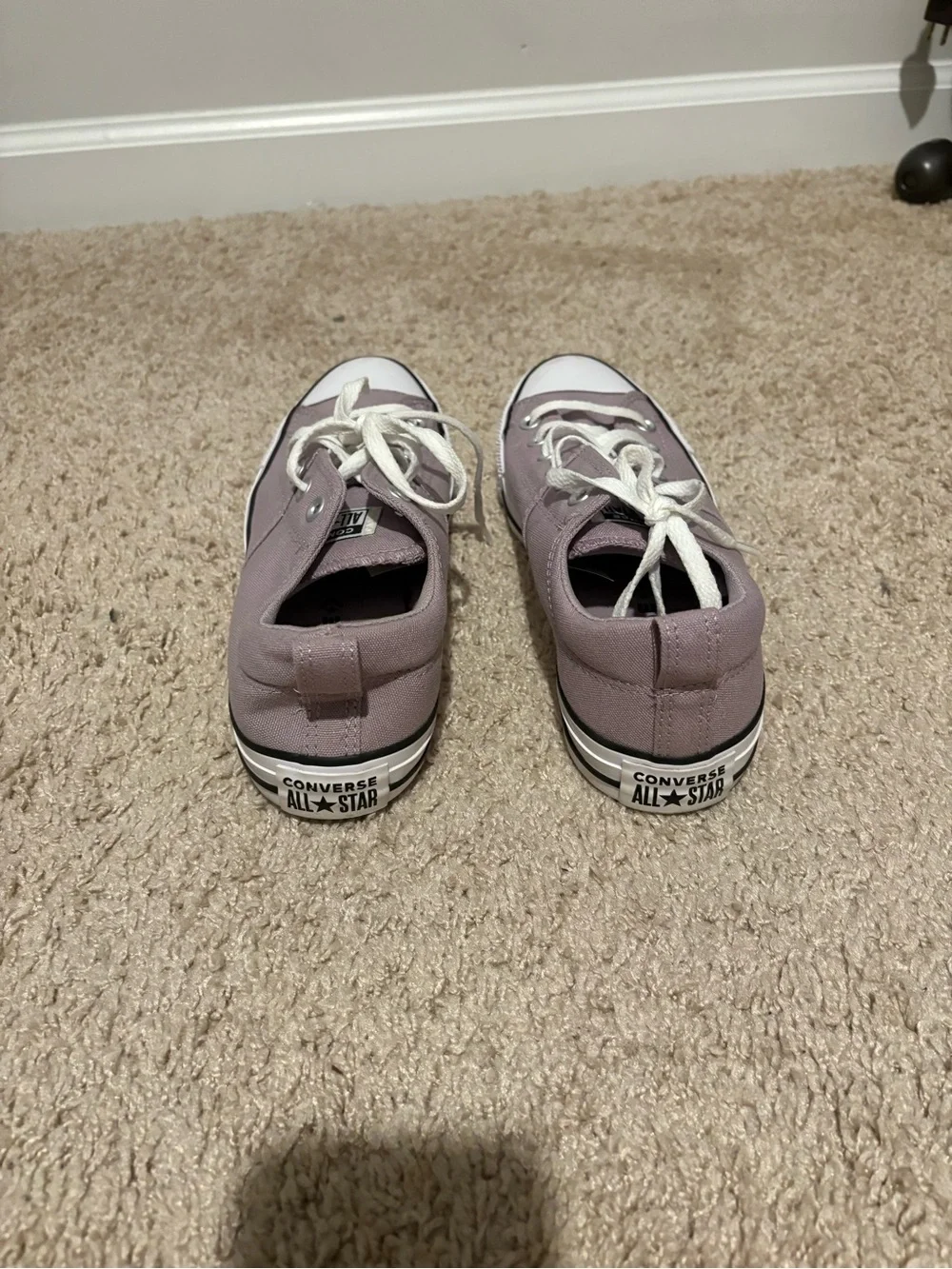 Women’s lavender low top converse shoes